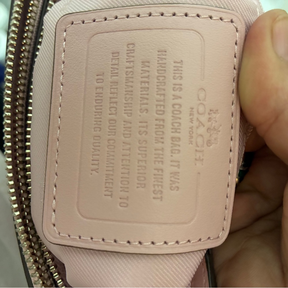 GIANT SALE! Coach Light Pink Leather Crossbody in excellent condition - Picture 14 of 14